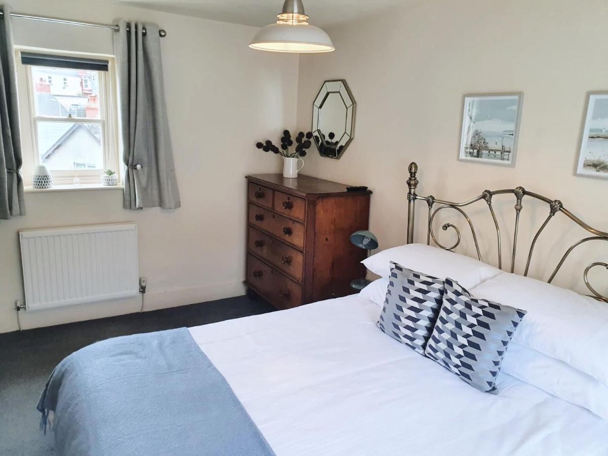 Stunning & Spacious House In Central Tenby Eksteriør billede