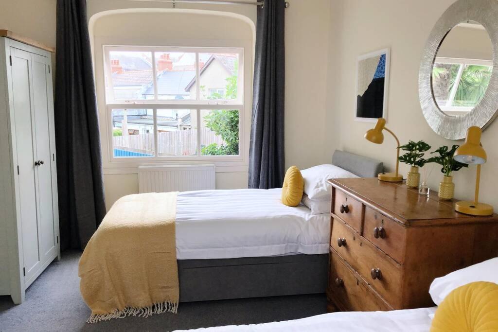 Stunning & Spacious House In Central Tenby Eksteriør billede